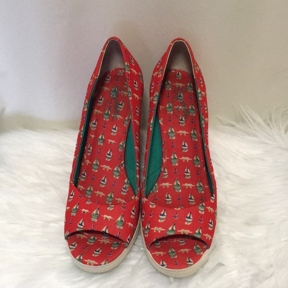 Seychelles, red sailboat, wedges, 6 1/2 and 7 1/2 - Picture 2 of 5